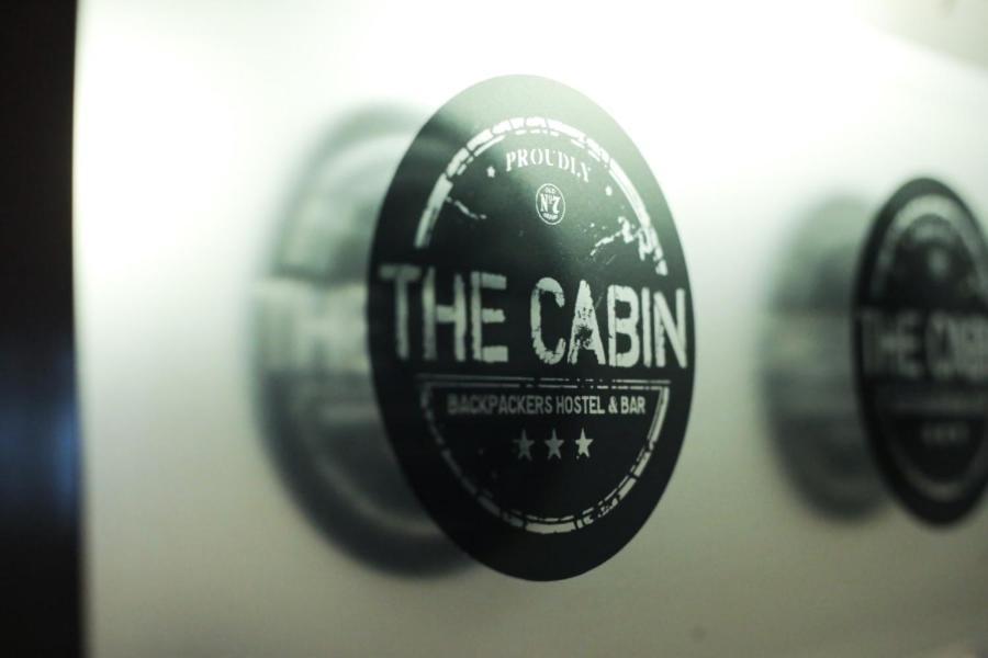 The Cabin Backpackers Hostel & Bar Чиангмай Экстерьер фото