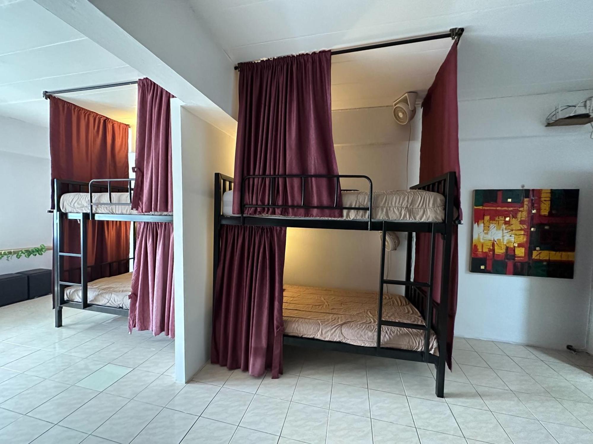 The Cabin Backpackers Hostel & Bar Чиангмай Экстерьер фото