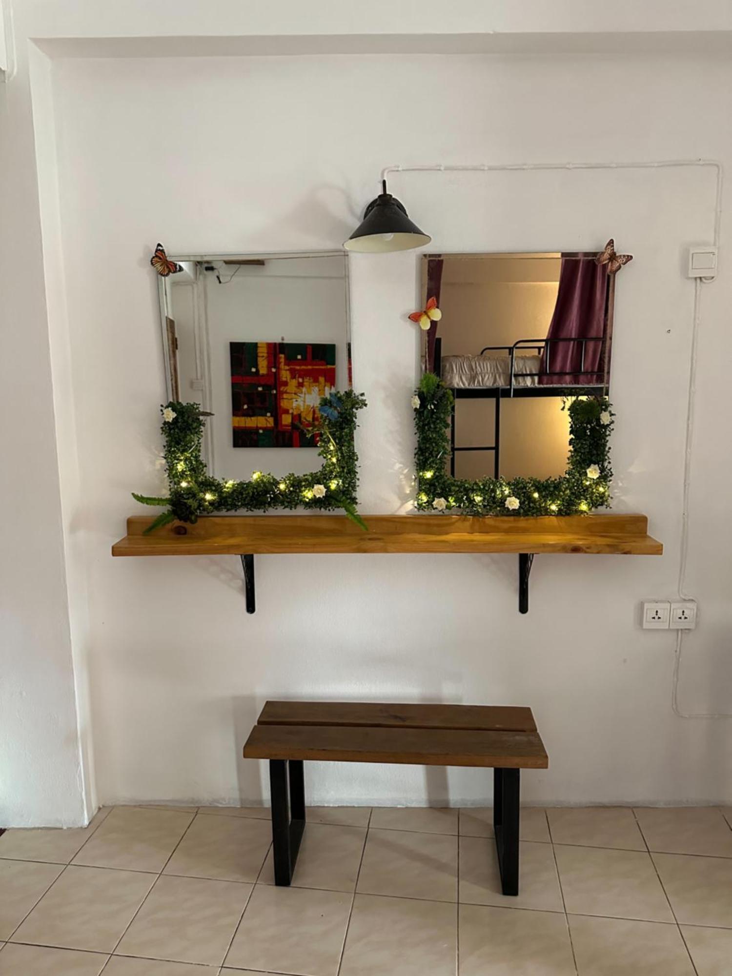 The Cabin Backpackers Hostel & Bar Чиангмай Экстерьер фото