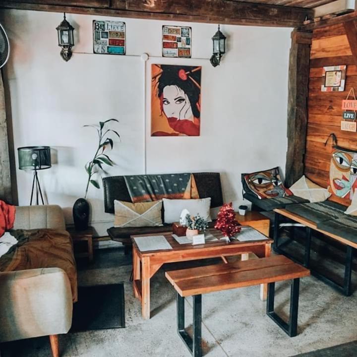 The Cabin Backpackers Hostel & Bar Чиангмай Экстерьер фото