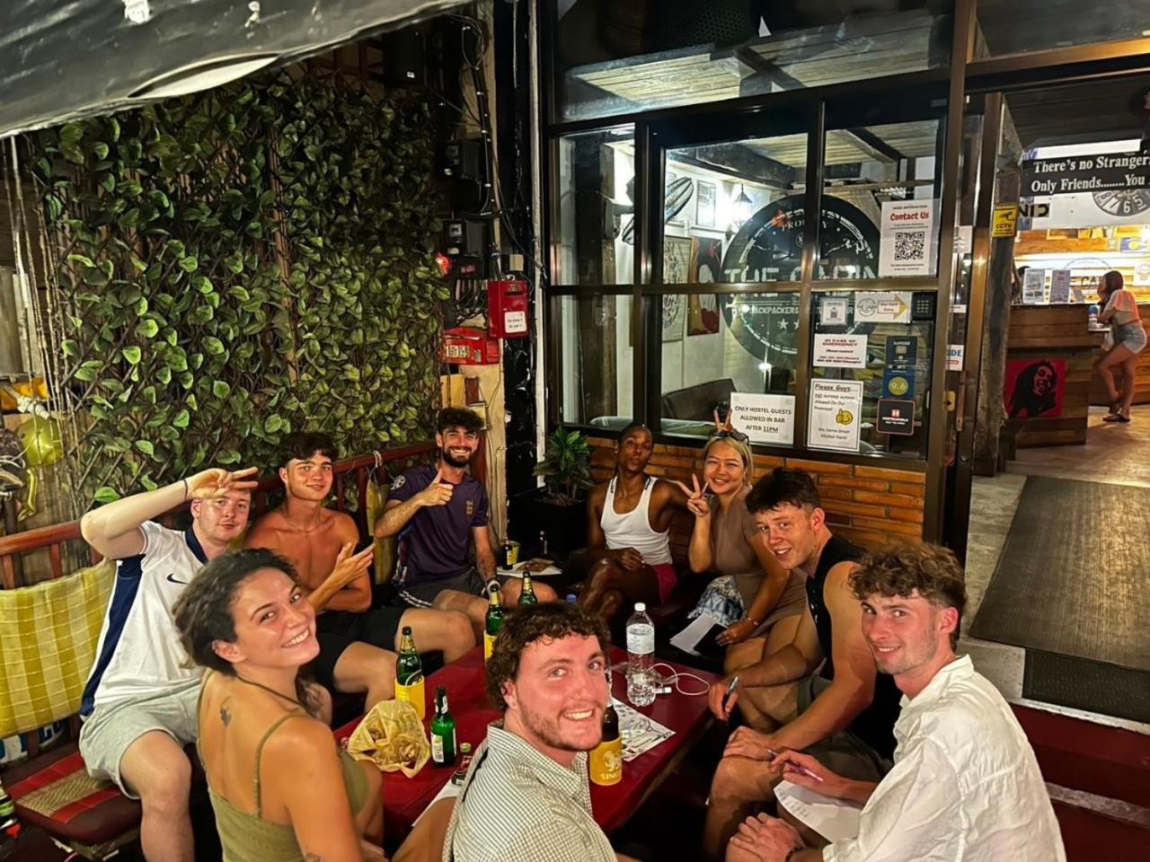 The Cabin Backpackers Hostel & Bar Чиангмай Экстерьер фото