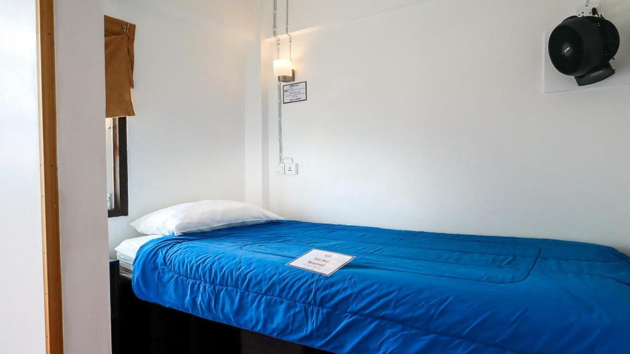 The Cabin Backpackers Hostel & Bar Чиангмай Экстерьер фото