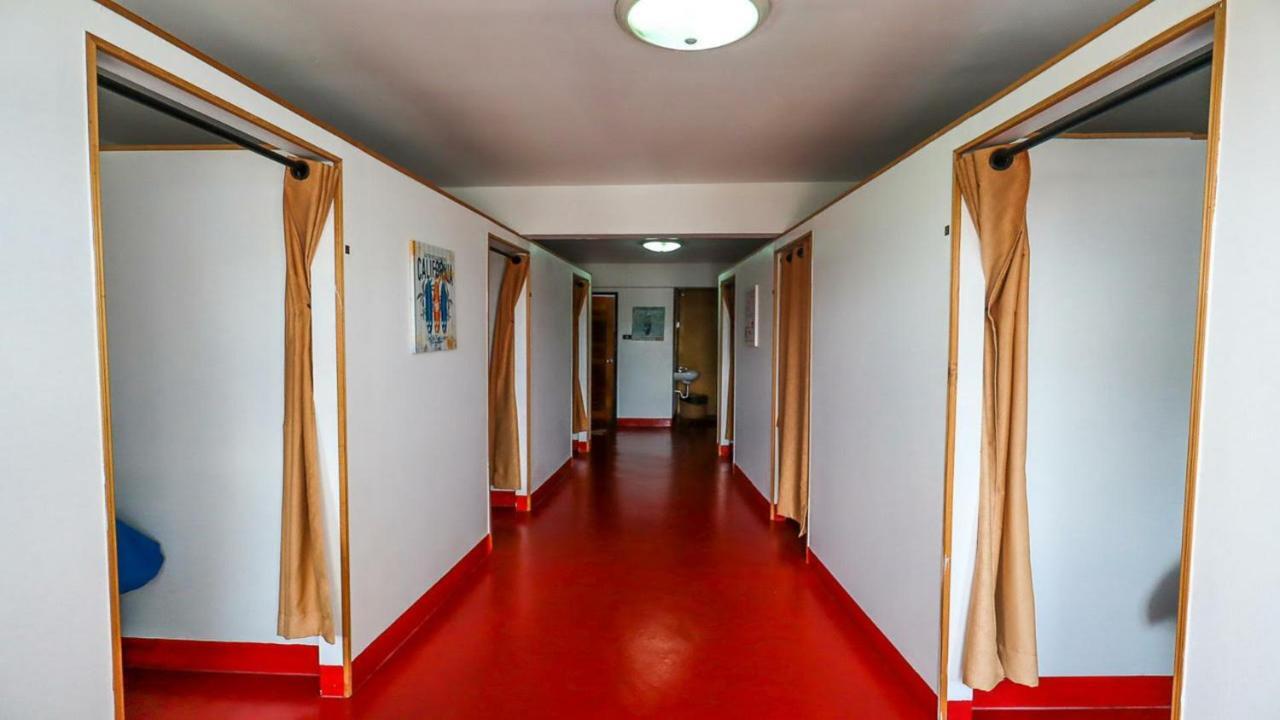 The Cabin Backpackers Hostel & Bar Чиангмай Экстерьер фото