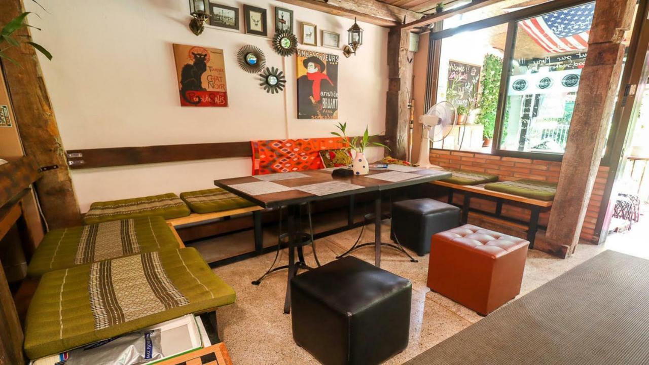 The Cabin Backpackers Hostel & Bar Чиангмай Экстерьер фото